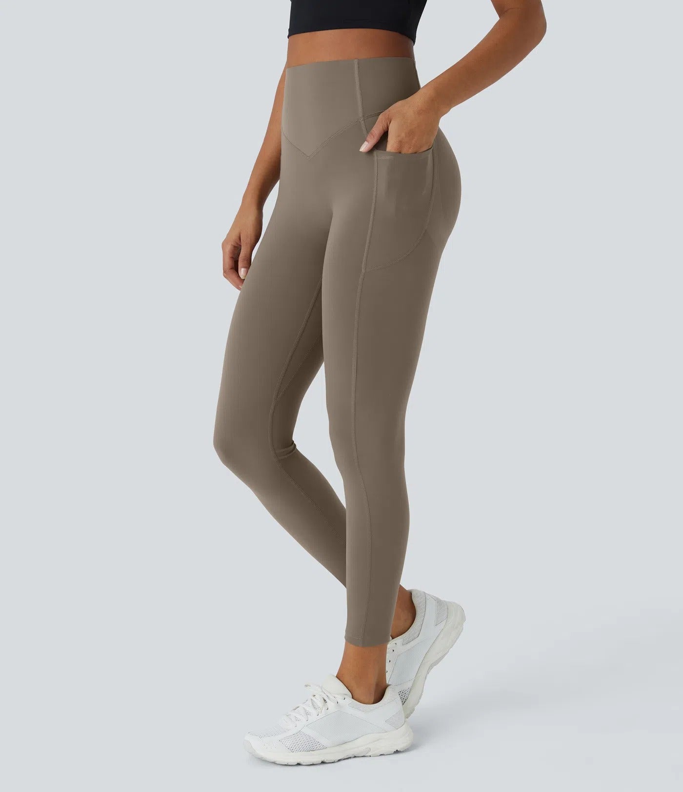 GlowLift Sculpted Leggings – Elegant Fit with Peach Effect