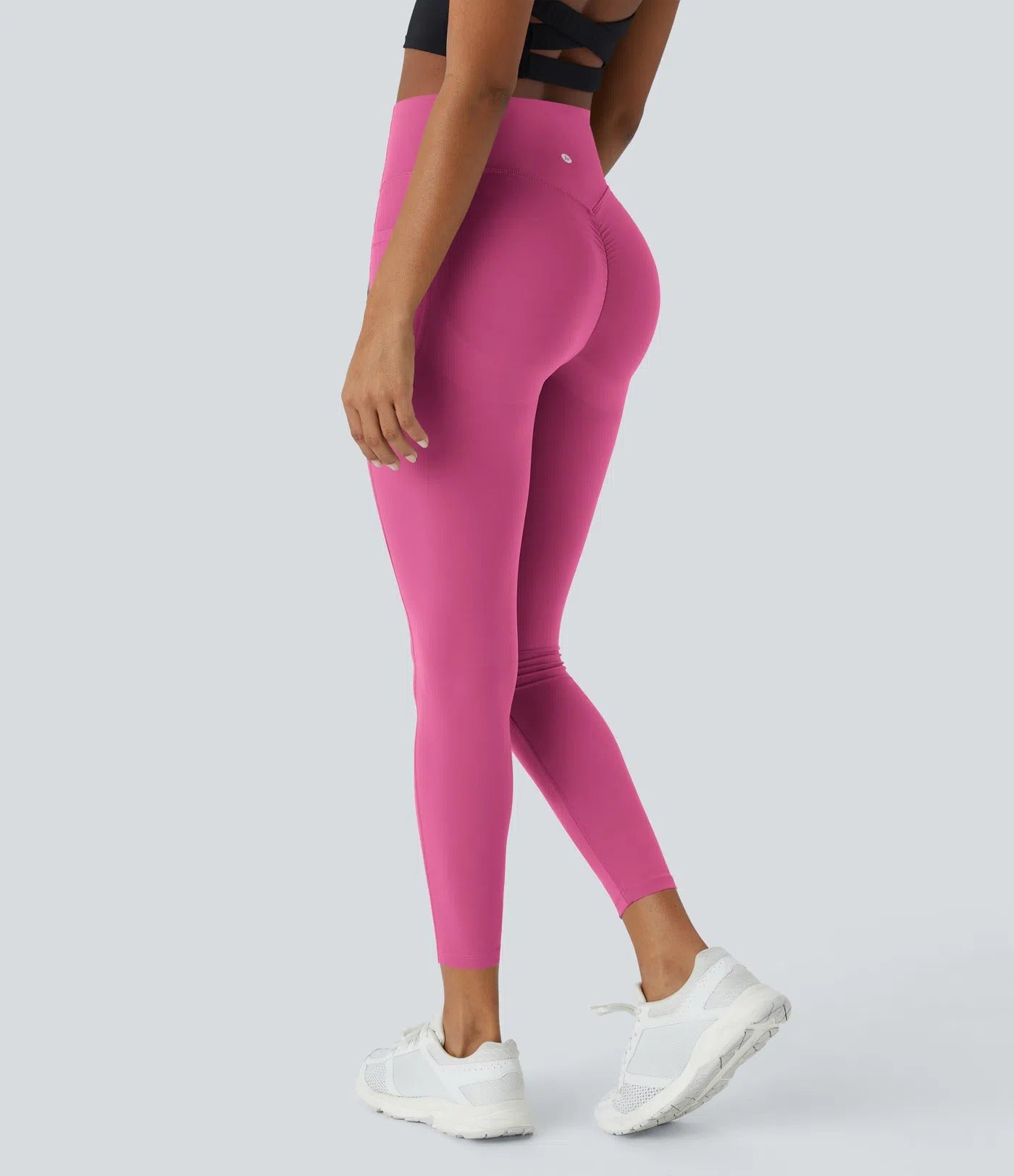 GlowLift Sculpted Leggings – Elegant Fit with Peach Effect