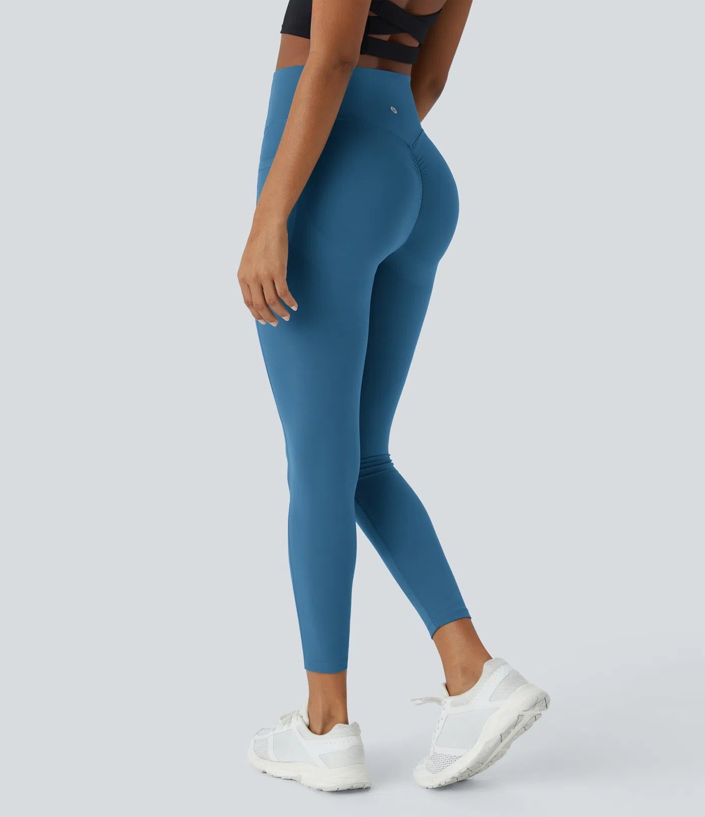 GlowLift Sculpted Leggings – Elegant Fit with Peach Effect